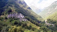 Desa kecil ini diubah menjadi hotel atas gagasan yayasan lokal Fondazione Corippi 1975. Ide mengubah desa menjadi hotel telah ada semenjak tahun 90-an. (Fondazione Corippo 1975)