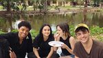 Pose Keren Noah Centineo To All The Boys Ive Loved Before Saat Piknik