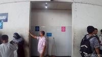 Toilet di Stasiun Depok Baru