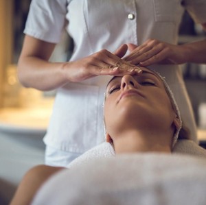 Review: Mencoba Facial Signature Erha Clinic untuk Atasi Jerawat Review: Mencoba Facial Signature Erha Clinic untuk Atasi Jerawat