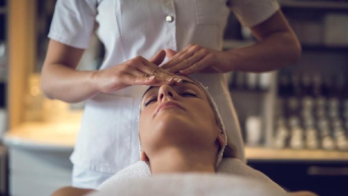 Risiko penularan HIV ketika facial disebut sangat kecil (Foto: iStock) Risiko penularan HIV ketika facial disebut sangat kecil (Foto: iStock)