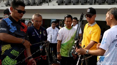 Tinjau Venue Panahan, Mensos Berlatih Memanah