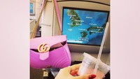 Mau tahu minuman kegemaran Tiffany? Yap, wanita 29 tahun ini meminum strawberry lemonade yang tampak menyegarkan. Foto: Instagram tiffanyyoungofficial