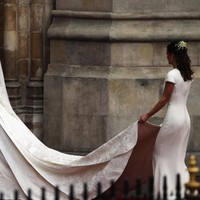 Rutin melakukan squats (berdiri di tempat lalu bergerak naik turun dengan cara menekuk lutut) menjadi salah satu cara untuk mendapatkannya. Pola makan yang seimbang juga perlu dijaga. (Foto: Getty Images)