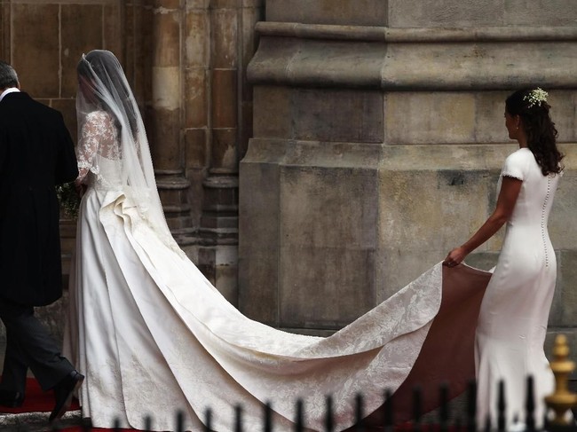 Rutin melakukan squats (berdiri di tempat lalu bergerak naik turun dengan cara menekuk lutut) menjadi salah satu cara untuk mendapatkannya. Pola makan yang seimbang juga perlu dijaga. (Foto: Getty Images)