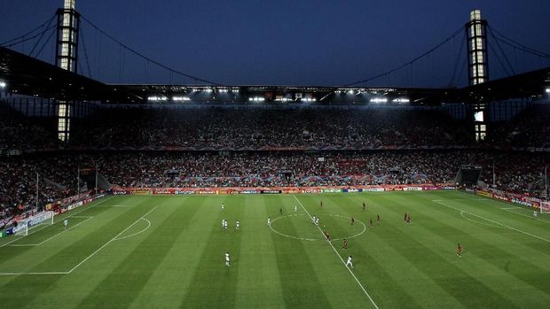 COLOGNE, GERMANY - JUNE 11:  A general view taken during the FIFA World Cup Germany 2006 Group D match between Angola and Portugal at the Stadium Cologne on June 11, 2006 in Cologne, Germany.  (Photo by Jonathan Ferrey/Getty Images)