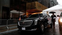 Nah kalau ini mobil Donald Trump yang baru. Secara keseluruhan bagian depan dan belakang mobil mengalami perubahan. Foto: REUTERS/Carlos Barria