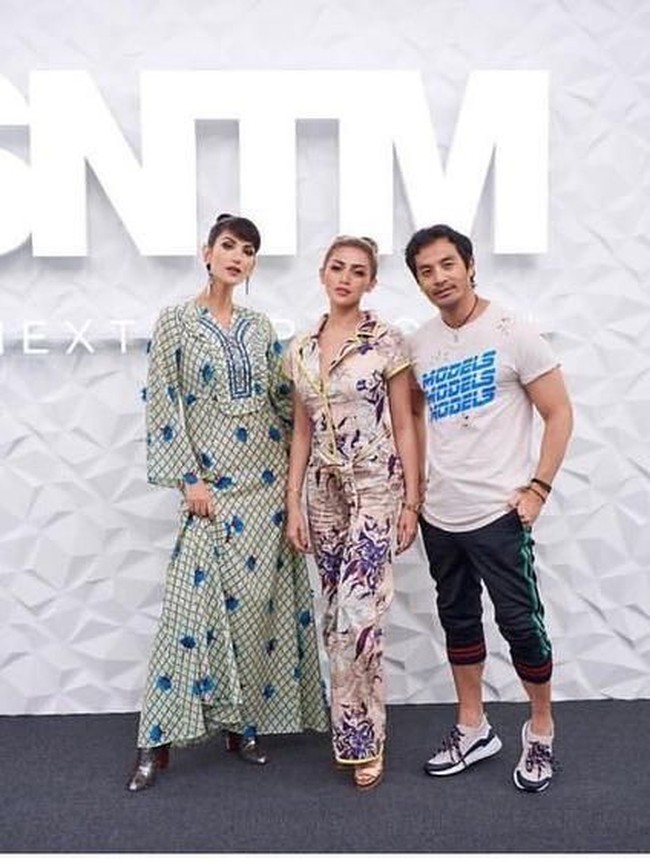 Tak sedikit netizen yang dibuat pangling oleh penampilan kekasih Richard Kyle itu. Tadi sempat nonton AsNTM. Nggak nyadar kalau itu Jedar. Cantik banget, komentar netizen di Instagram Jedar. (Foto: Instagram/asntm_id)