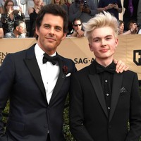 4. James MarsdenJames Marsden dikenal dengan peran-perannya dalam X-men, The Notebook, hingga Hairspray. Tak disangka jika pria yang tampak awet muda ini sudah berusia 46 tahun dan sudah punya anak berusia 19 tahun dan 14 tahun. Mereka memang jarang ditunjukkan ke publik.Foto: (Photo by Frazer Harrison/Getty Images)