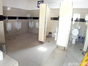 Jangan BAB di Gerbong KRL, Ada Toilet Bersih di Stasiun