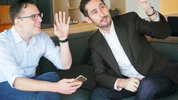 Kedua pendiri Instagram ini telah keluar dari Facebook. Kabarnya, keduanya makin tak nyaman karena Zuckerberg terlalu ikut campur dalam internal perusahaan sehingga memutuskan hengkang.  Sumber NBC mengatakan Systrom dan Krieger marah pada berbagai keputusan Zuck yang lebih menguntungkan Facebook tapi merugikan Instagram. Kevin Systrom sangat muak pada Mark, kata salah seorang sumber pegawai Instagram. Foto: Instagram