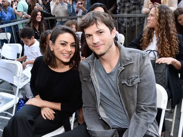 HOLLYWOOD, CA - MAY 03:  Actors Mila Kunis (L) and Ashton Kutcher at the Zoe Saldana Walk Of Fame Star Ceremony on May 3, 2018 in Hollywood, California.  (Photo by Alberto E. Rodriguez/Getty Images for Disney)