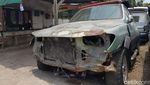 Mengais Rezeki dari Bangkai Mobil
