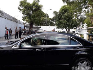 Saat Jokowi Nikmati Lupis Bersama Sultan HB X di Keraton Yogya