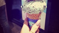 Sepertinya Tiffany memang doyan es krim nih. Kali ini ia menikmati es krim mint dan cokelat yang sangat nikmat. Foto: Instagram tiffanyyoungofficial