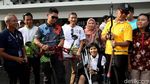Tinjau Venue Panahan, Mensos Berlatih Memanah