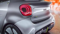 Jika memang benar-benar diperkenalkan, Smart ForEase ini akan dipasarkan di Eropa, Amerika Serikat, Kanada, Norwegia. Besar kemungkinan Smart ForEase ini akan mengusung penggerak yang sama seperti EQ ForTwo Cabriolet, dengan motor listrik yang mampu menyemburkan 80 tenaga kuda, dengan menggendong baterai lithium ion 17,6 kWh. Foto: Pool (autoexpress)