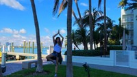 Berpose ala yoga di Miami, Boleh juga nih Thylane! (thylaneblondeau/Instagram)