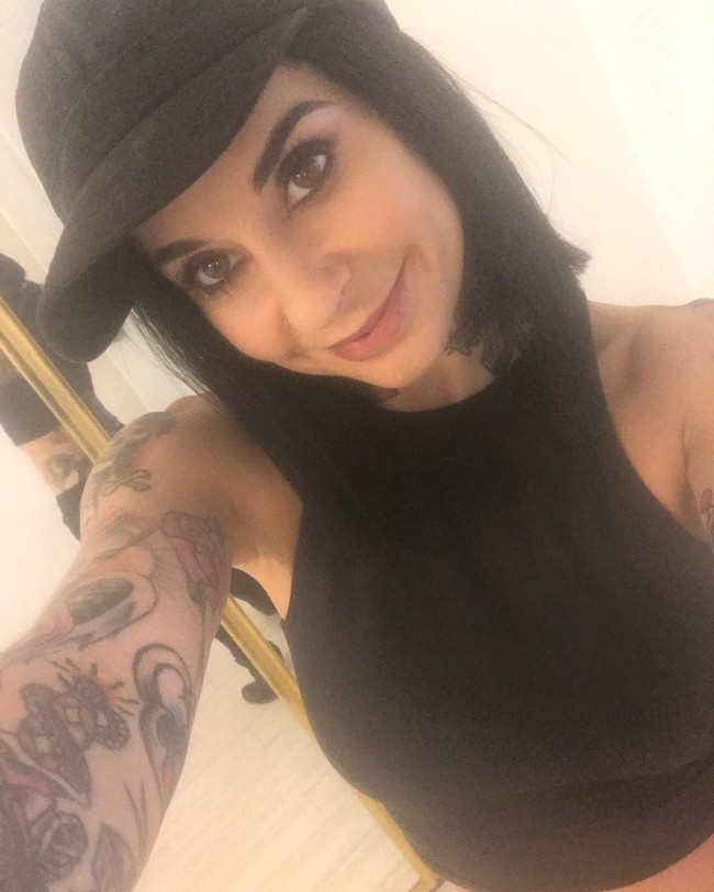 Jauh sebelum mengenal Aaron, Joana mengaku tidak ingin punya kekasih yang datang dari industri film dewasa tersebut. Tapi akhirnya keduanya saling jatuh cinta dan perasaan tidak bisa ditolak lagi.  Foto: Instagram