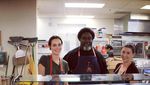 Intip Leighton Meester Masak di Dapur Umum hingga Melahap Pizza