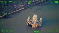 Penampakan Masjid Apung yang roboh dan masuk ke laut pasca gempa dan tsunami di Palu