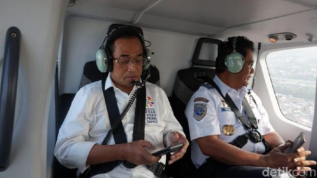 Pagi-pagi Menhub Naik Heli ke Bandung