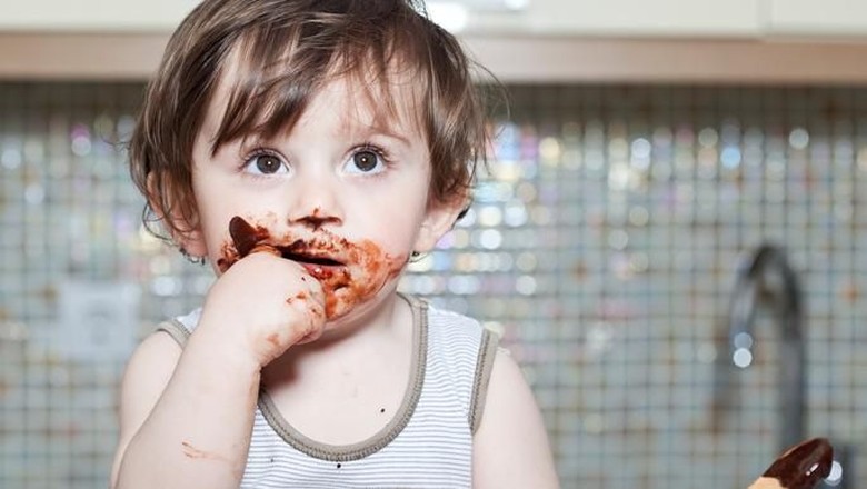 3 Hal tentang Bayi Makan Cokelat, Bunda Wajib Tahu