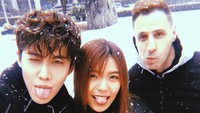 Ini ulang tahun kakaknya Mike. Di sini Mike mengucapkan doa yang terbaik untuk kakak sekaligus managernya. Foto: Instagram @m1keangelo