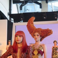 Rever Future Artist menyuguhkan kreasi-kreasi riasan yang membawa audience mengenal lebih dalam riasan-riasan dan penataan rambut yang berbeda, unik, berkonsep, sehingga menginspirasi dan memberikan perspektif yang baru dalam dunia kecantikan Indonesia. Foto: Anggi Mayasari/Wolipop