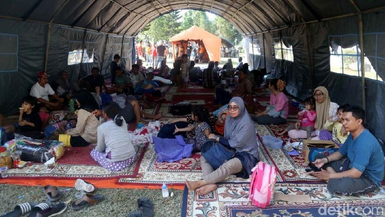 16 Ribu Warga Palu Mengungsi Akibat Gempa dan Tsunami 16 Ribu Warga Palu Mengungsi Akibat Gempa dan Tsunami