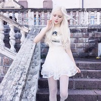 Di Instagram, Icy Tenshi sering memamerkan wajah cantik dan gaya busananya yang manis. Tak jarang ia juga berbagai produk kecantikan favorit kepada lebih dari 139 ribu pengikut. Foto: Instagram @icy_tenshi