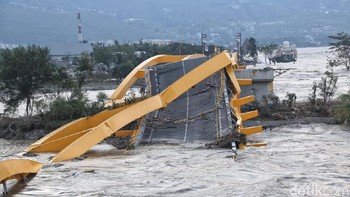 Saat ini tak ada lagi jembatan Ponulele, karena telah ambruk diterjang tsunami. Foto: Pradita Utama