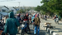 Bandara di Palu saat ini sudah mulai bisa didarati pesawat. Namun bantuan logistik masih minim didapatkan.