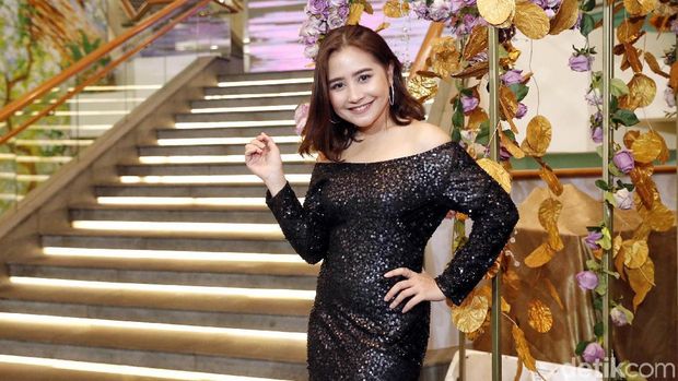 Prilly Latuconsina.