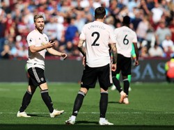 Alih-alih mencetak gol penyeimbang, MU malah kebobolan lagi. Kali ini lewat bunuh diri Victor Lindelof setelah membelokkan tembakan Andriy Yarmolenko di menit ke-43. West Ham pun unggul 2-0. (Foto: Marc Atkins/Getty Images)