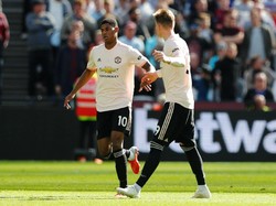 MU memperkecil ketertinggalan menjadi 1-2 di menit ke-70 ketika sepak pojok Luke Shaw disambut sepakan backheel Rashford di tiang dekat. (Foto: Eddie Keogh/Reuters)