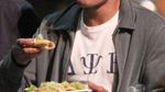 Tampan dan Atletis, Zac Efron Hobi Makan Es Krim hingga Kue