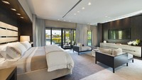 Rumah dengan luas hampir 13.000 kaki persegi ini memiliki lima kamar tidur, lift, ruang penyimpanan, gazebo dua tingkat, home theater, hingga pancuran di luar ruangan dan perapian. Istimewa/mansionglobal.com.