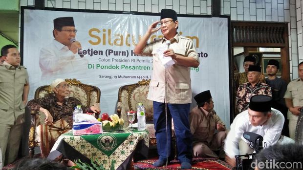 Prabowo Sowan ke Mbah Moen: Saya Tak Datang Minta Dukungan