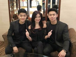 Keseharian Puspa Dewi, Si Ibu Awet Muda Bersama Kedua Anaknya