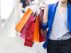 7 Keuntungan Sewa Baju Mahal Daripada Beli Baru