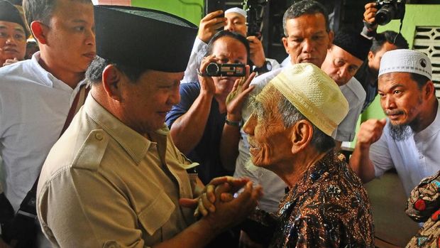 Pesan Mbah Moen untuk Prabowo: Selalu Bela Rakyat Kecil