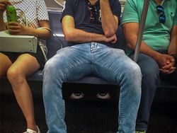 Keren! Doodle Monster di Subway yang Tampak Nyata