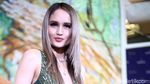 Seksinya Cinta Laura dengan Dress Hijau Belahan Rendah