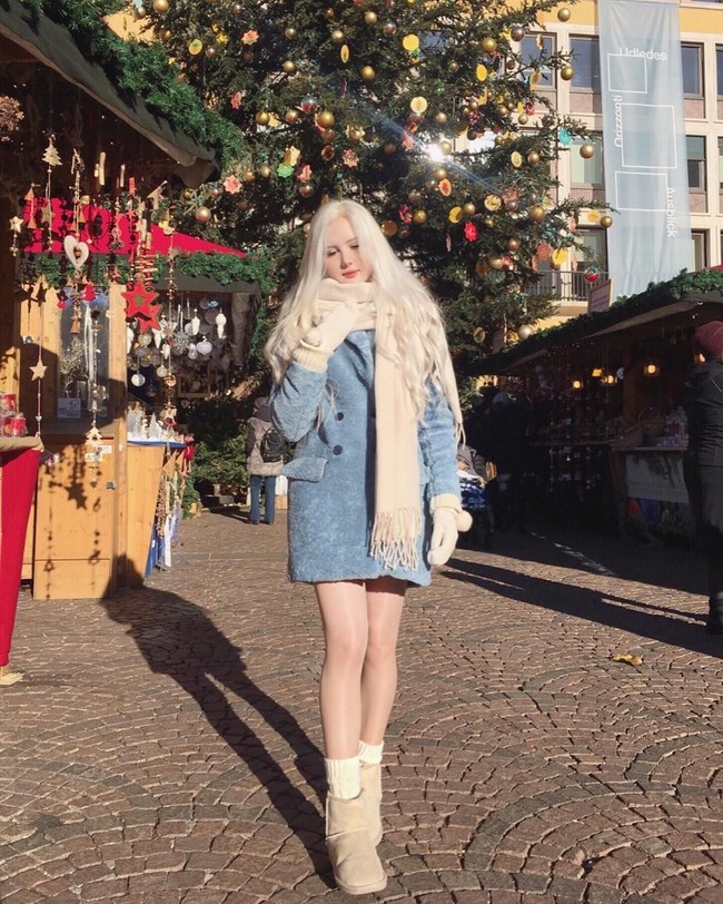 Wanita 19 tahun ini pun kerap menunjukkan ketertarikannya pada musik dan buku melalui berbagai unggahan Instagram. Foto: Instagram @icy_tenshi