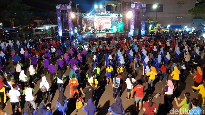 Dukung Asian Para Games, Warga Tulungagung Senam Dayung dan Night Run