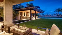 Di luar juga ada kolam renang sepanjang 80 kaki dan guesthouse empat kamar tidur. Istimewa/mansionglobal.com.