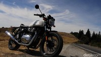 Pengereman menjelang tikungan juga lebih pede berkat adanya sistem ABS. Terlebih, motor ini punya slipper clucth untuk mencegah roda belakang mengunci ketika turun gigi (engine brake) menjelang tikungan. Turun gigi tidak ada hentakan yang terlalu mengganggu.