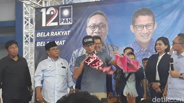 Telat Sampai Madiun, Sandi 'Disawer' Emak-emak Uang Belanja