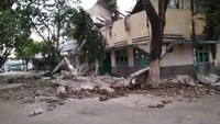 Terlihat pula sejumlah bangunan mengalami kerusakan. (Foto: dok. Istimewa)